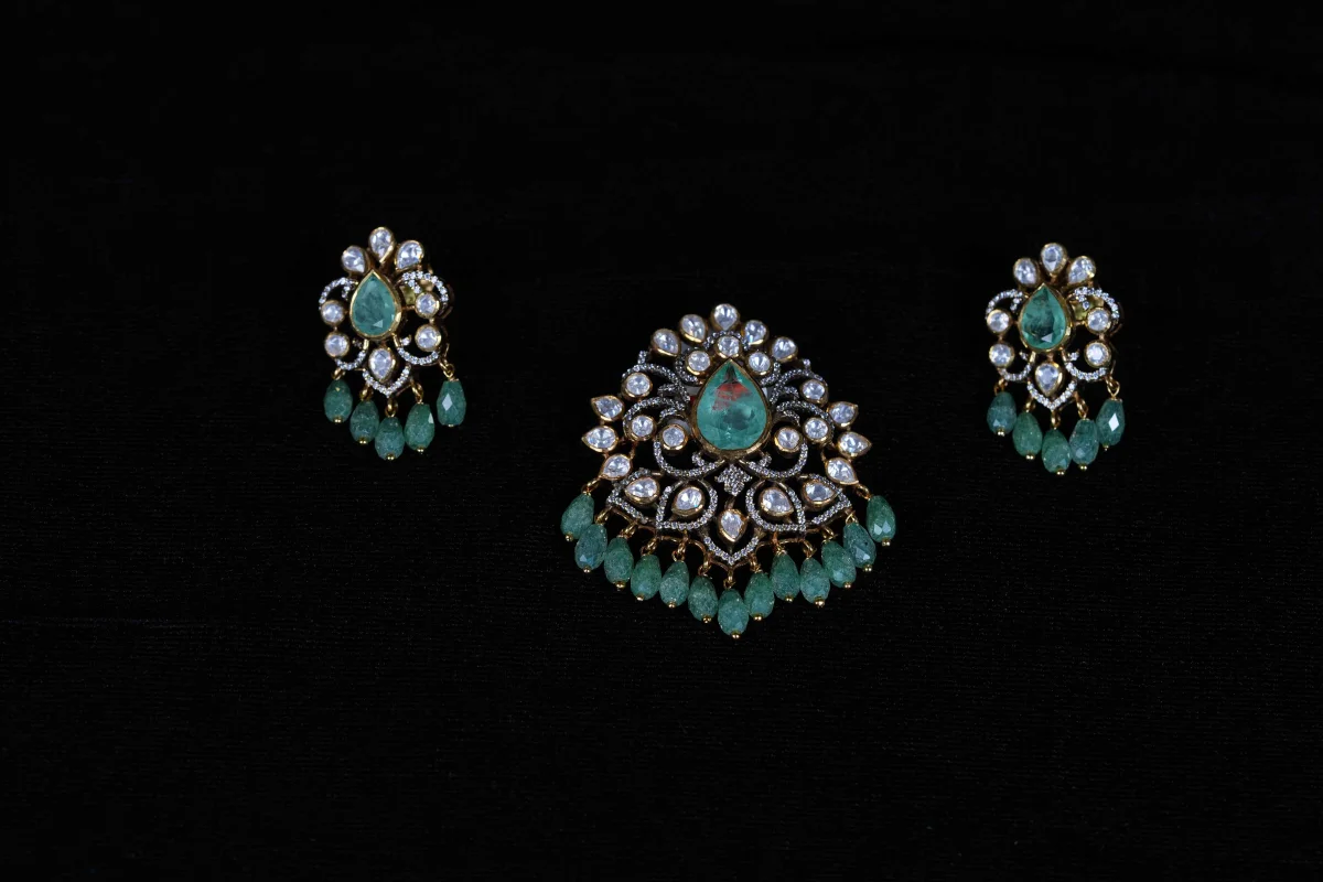 Emerald Polki Pendant Set