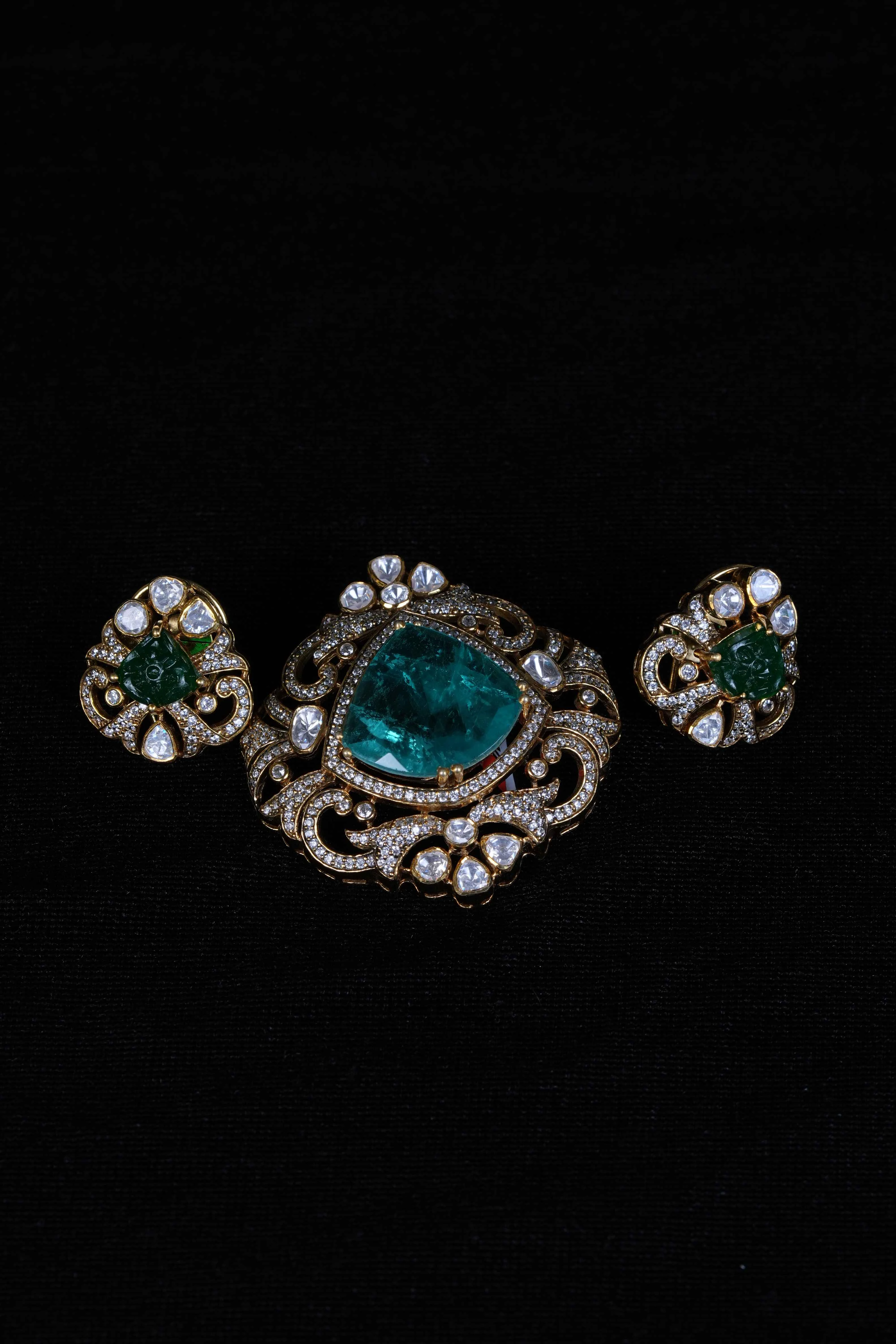 emarald vcictorian pendant set